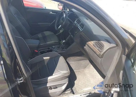 2022 Volkswagen Tiguan 2.0T Sel R-Line z USA, uszkodzony, nr VIN 3VV4B7AX5NM026499